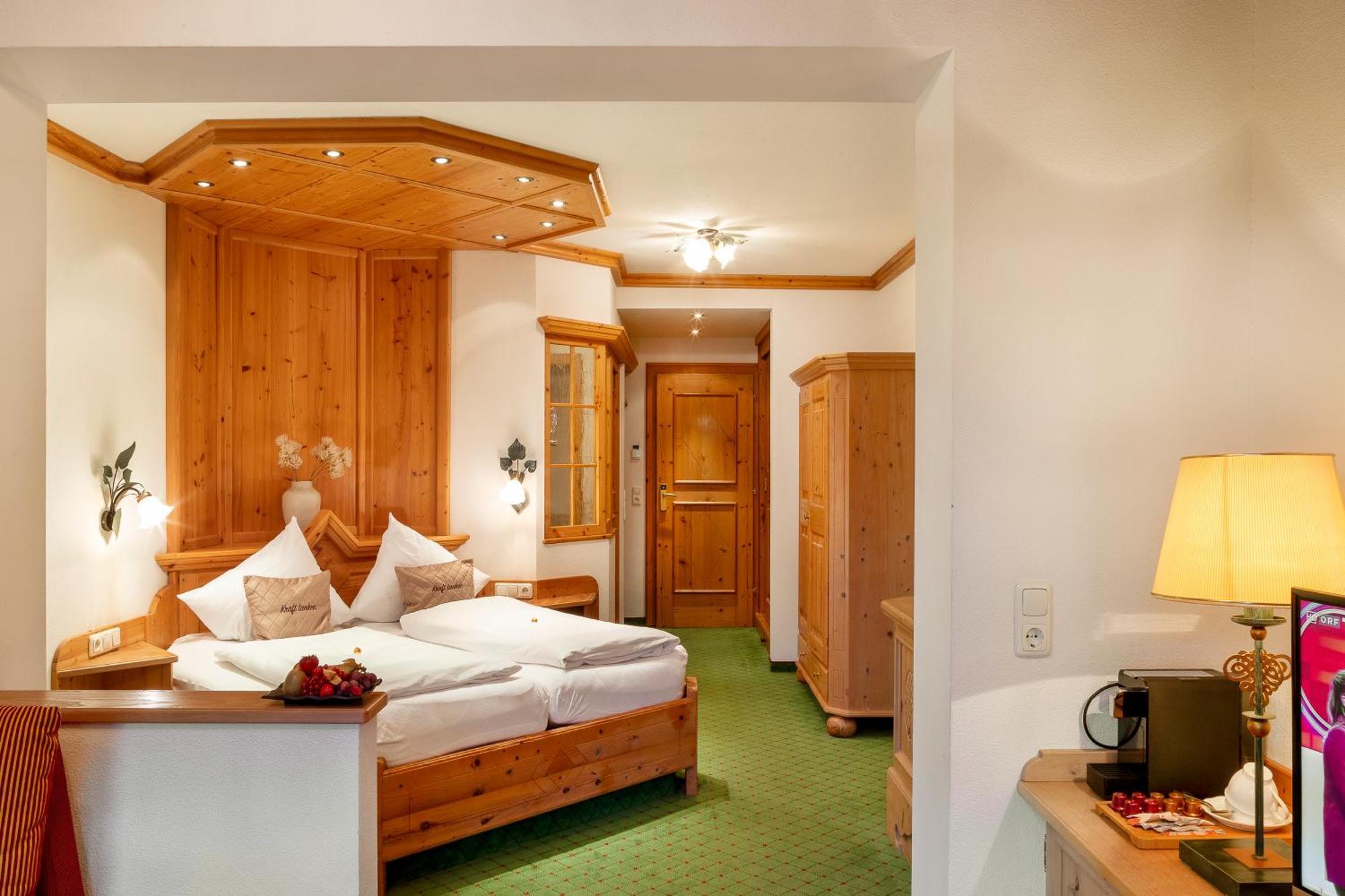 Aktivhotel Alpendorf Sankt Johann im Pongau Exterior photo
